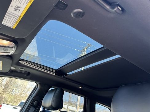 Used 2019 Jeep Grand Cherokee Limited w/ Luxury Group II AWD/4WD image 32