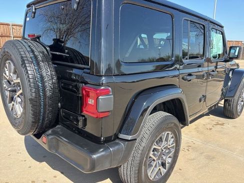 Used 2026 Jeep Wrangler Unlimited Sahara AWD/4WD image 3