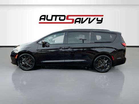 Used 2025 Chrysler Pacifica Limited FWD image 4