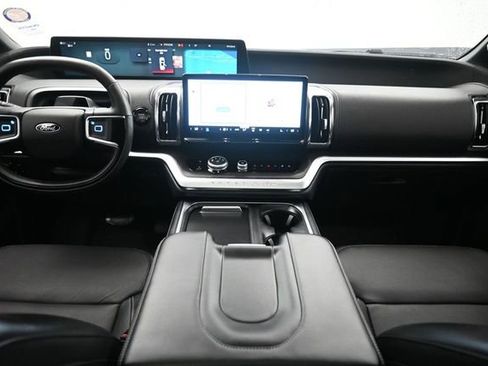 Used 2025 Ford Expedition Platinum w/ Stealth Performance Package AWD/4WD image 17