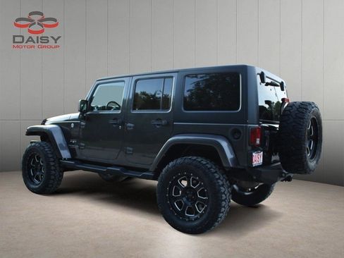 Used 2016 Jeep Wrangler Unlimited Sahara w/ Connectivity Group AWD/4WD image 7