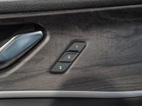 New 2025 Jeep Grand Cherokee L Limited w/ Luxury Tech Group II image 39