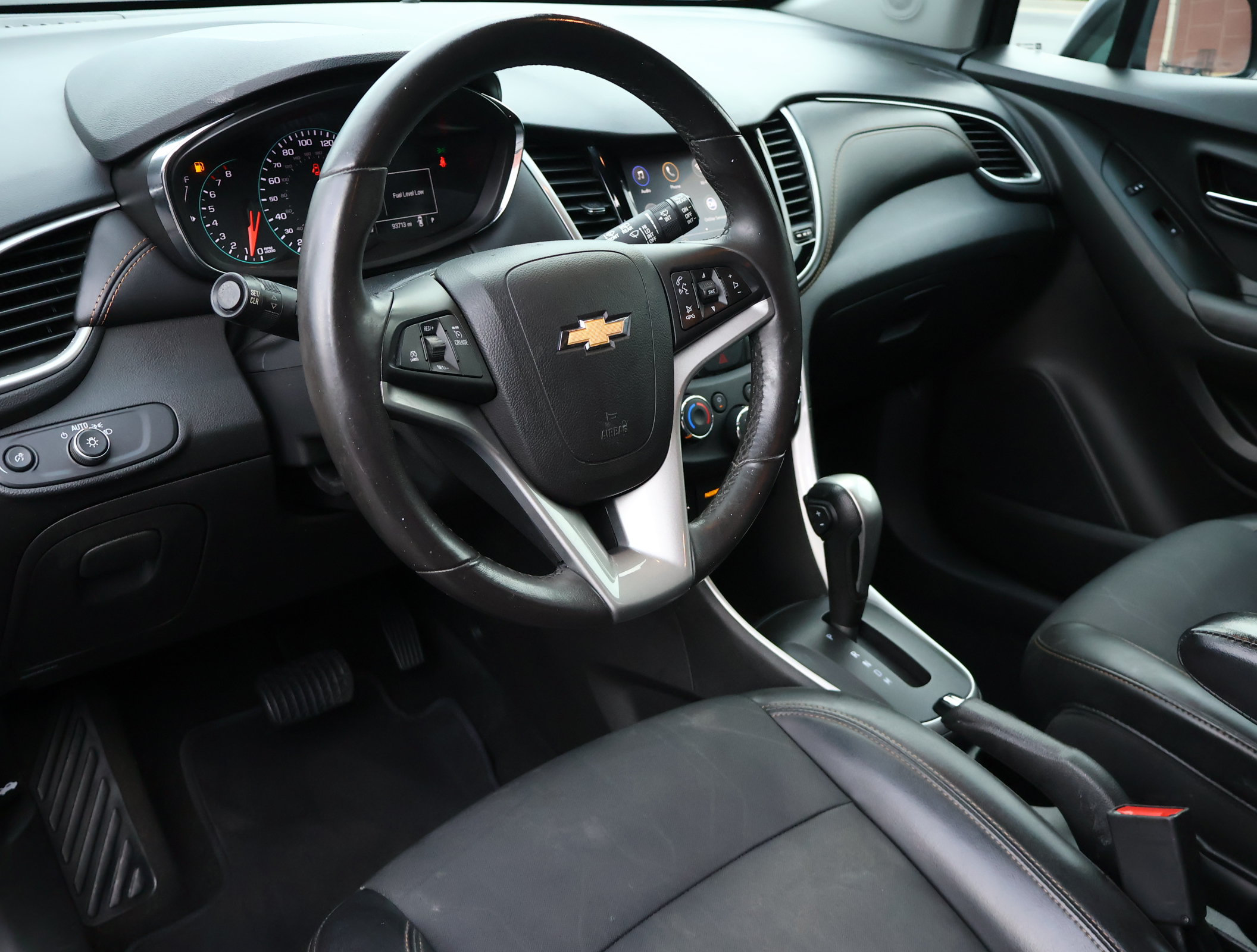 Used 2020 Chevrolet Trax LT w/ LT Convenience Package FWD image 3