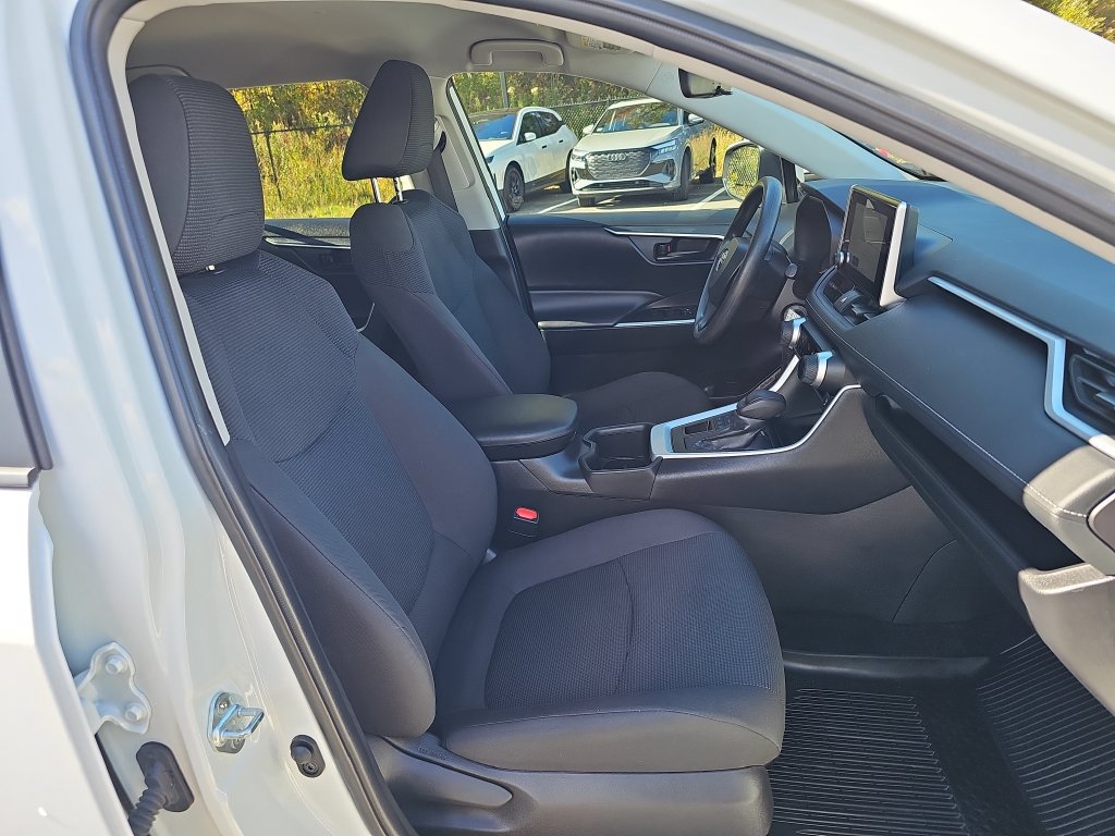 Used 2024 Toyota RAV4 LE AWD/4WD image 11