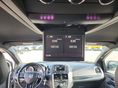 Used 2016 Dodge Grand Caravan SXT image 22