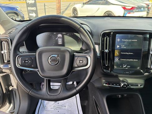 Used 2019 Volvo XC40 T5 Momentum image 26