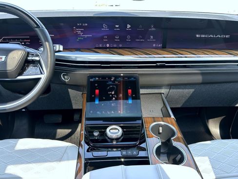 Certified 2026 Cadillac Escalade Platinum Sport w/ LPO, ONYX Package AWD/4WD image 16