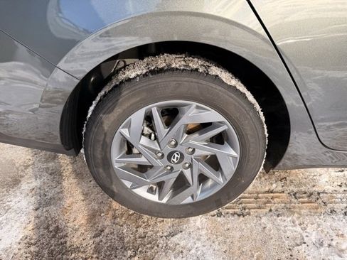 Used 2025 Hyundai Elantra Blue image 12