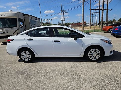 Used 2023 Nissan Versa S FWD image 9