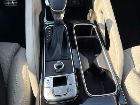 Used 2025 Kia Telluride SX w/ SX Captain's Chair Package FWD image 18