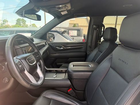 Used 2023 GMC Yukon XL Denali AWD/4WD image 8