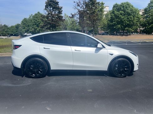 Used 2024 Tesla Model Y Long Range image 10
