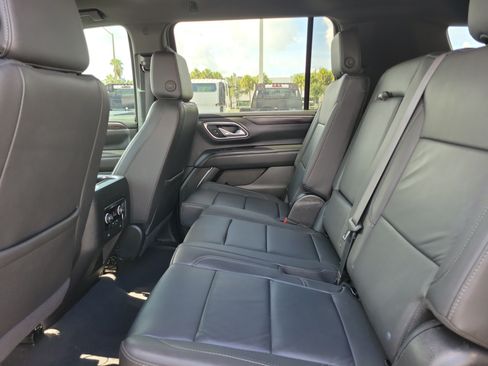 Used 2024 Chevrolet Suburban LT RWD image 15