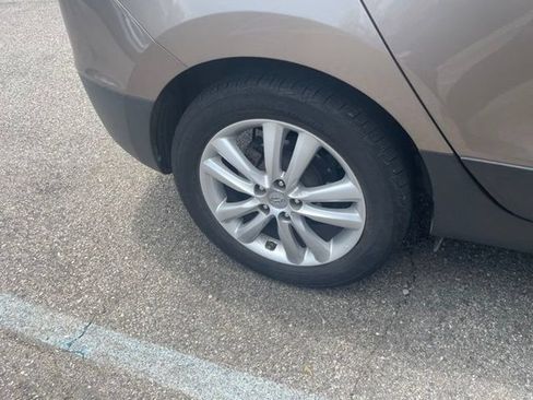 Used 2010 Hyundai Tucson Limited AWD/4WD image 13
