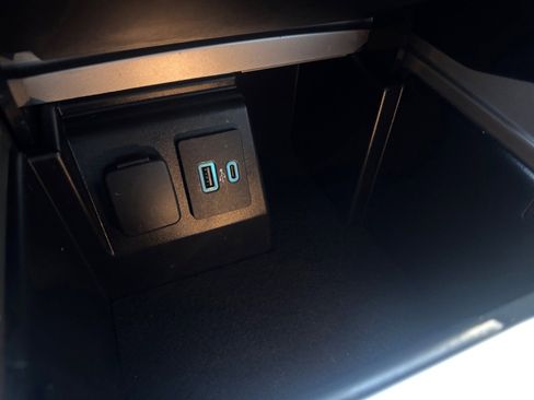 Certified 2021 Ford Explorer XLT w/ Equipment Group 202A image 23