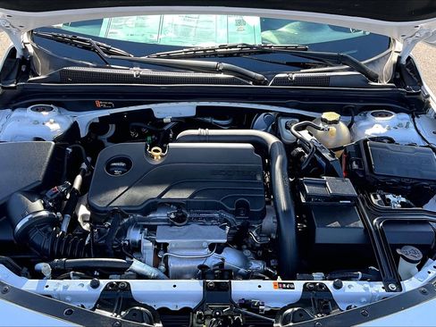 Used 2018 Chevrolet Malibu LT FWD image 9