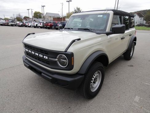 New 2025 Ford Bronco 4-Door image 7