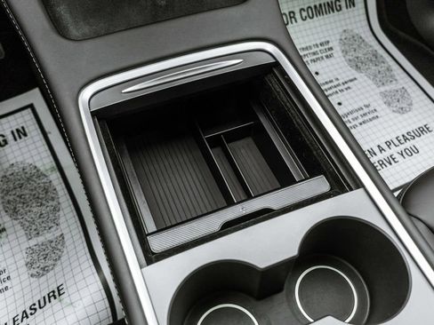 Used 2023 Tesla Model Y Long Range image 17