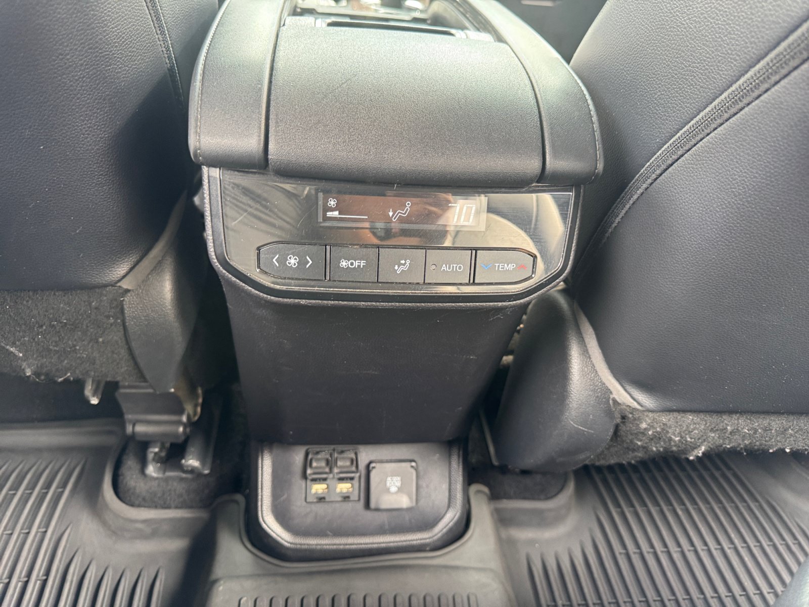 Used 2021 Toyota Highlander Limited FWD image 33