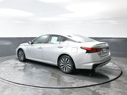 Used 2024 Nissan Altima 2.5 SV image 11