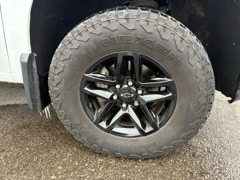 Used 2020 Chevrolet Silverado 1500 LT Trail Boss w/ Convenience Package image 9