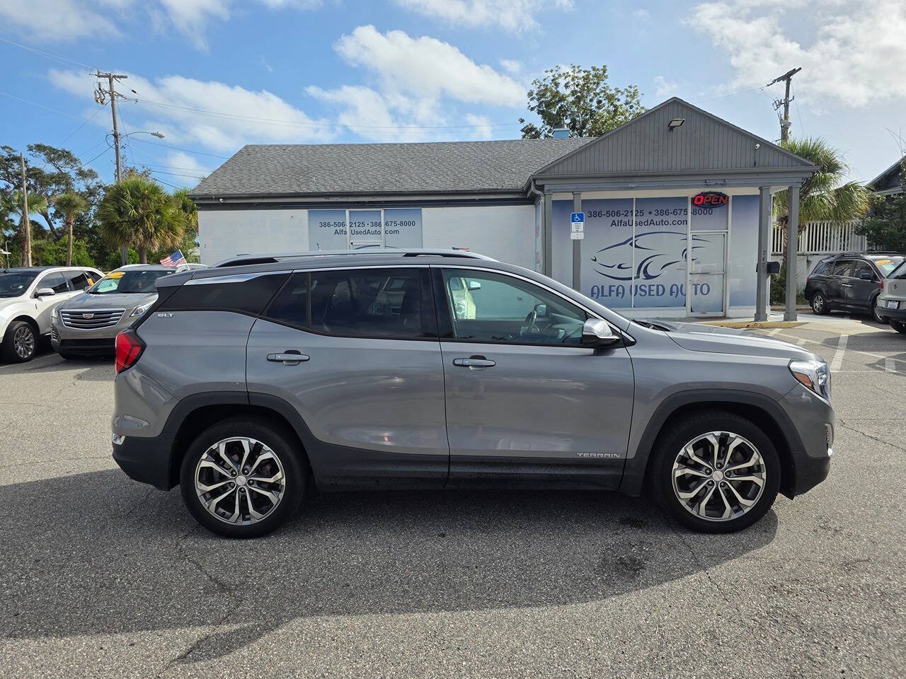 Used 2018 GMC Terrain SLT w/ Preferred Package FWD image 3