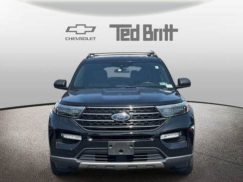 Used 2020 Ford Explorer XLT w/ Equipment Group 202A AWD/4WD image 2