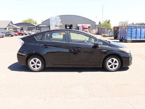 Used 2015 Toyota Prius Two FWD image 4