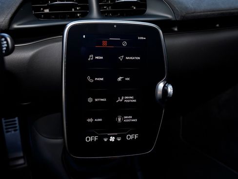 Used 2025 McLaren Artura image 24