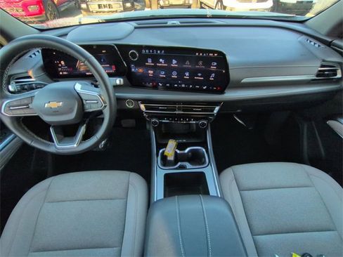 Used 2025 Chevrolet Traverse LT image 14