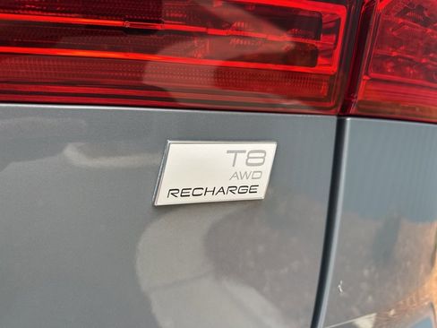 Used 2023 Volvo XC60 T8 Plus image 11