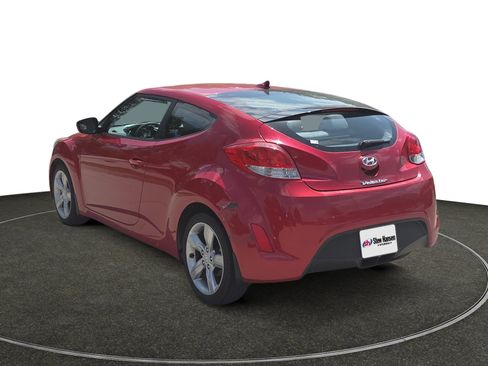 Used 2013 Hyundai Veloster FWD image 3