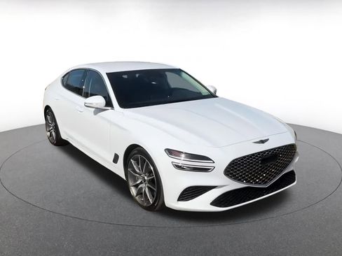 Used 2025 Genesis G70 2.5T image 3