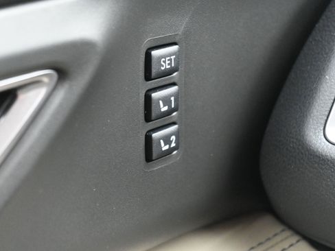 New 2025 Subaru Ascent Limited image 37