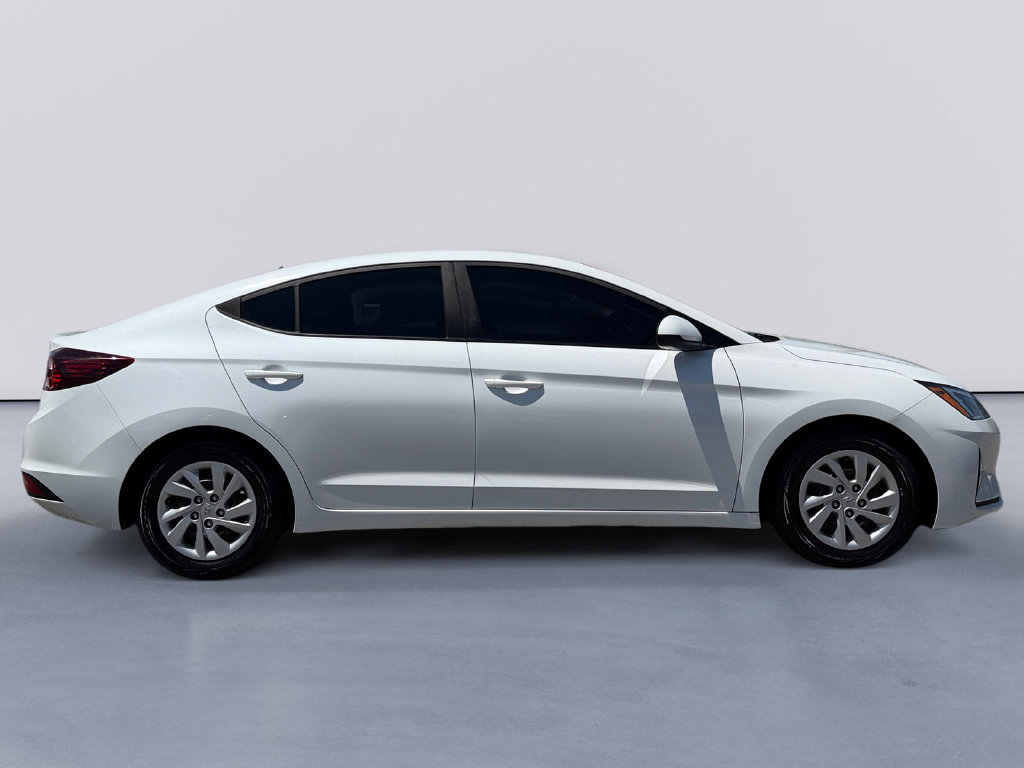 Used 2020 Hyundai Elantra SE w/ Cargo Package (C1) FWD image 2