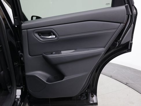 Used 2026 Nissan Rogue SL FWD image 36