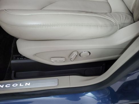 Used 2018 Lincoln MKC Select w/ Select Plus Package FWD image 23