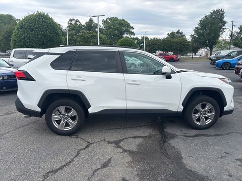 Used 2023 Toyota RAV4 XLE AWD/4WD image 7