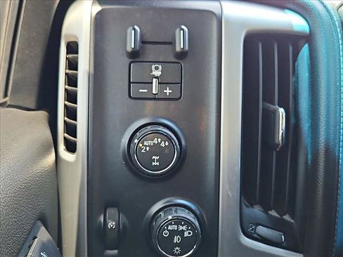 Used 2018 GMC Sierra 1500 SLT w/ SLT Preferred Package AWD/4WD image 17