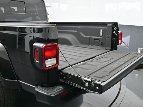 Used 2024 Jeep Gladiator Sport w/ Premium Package image 35