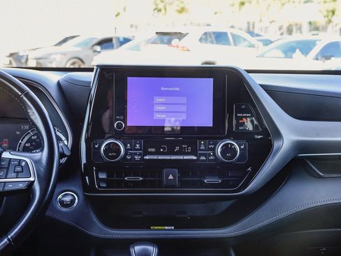 Certified 2023 Toyota Highlander XLE image 15