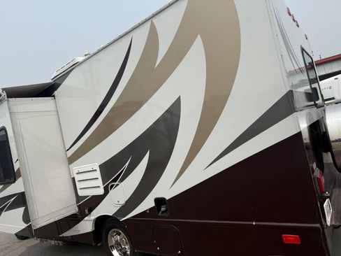 Used 2005 Ford E-350 and Econoline 350 Super Duty RWD image 21