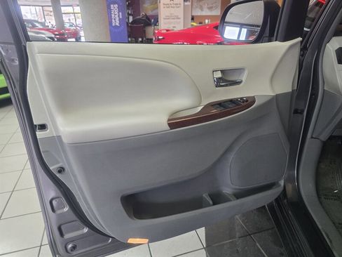 Used 2011 Toyota Sienna XLE image 10
