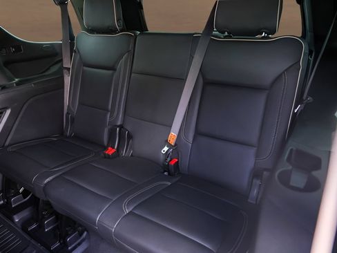 Used 2023 GMC Yukon SLT w/ SLT Luxury Package RWD image 25