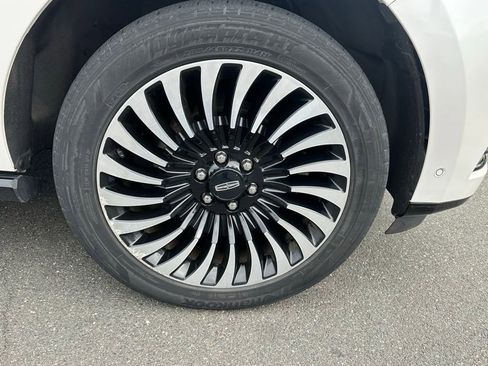 Used 2018 Lincoln Navigator L Reserve w/ Technology Package AWD/4WD image 10