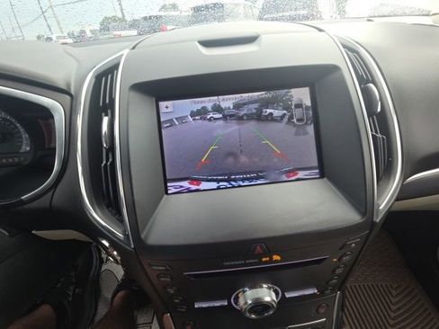 Used 2019 Ford Edge Titanium FWD image 18
