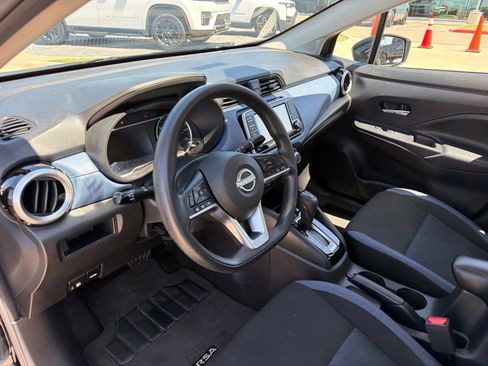 Used 2025 Nissan Versa SV FWD image 10