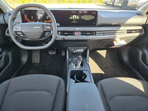 New 2026 Kia K4 LXS image 10