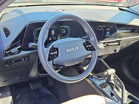 Certified 2023 Kia Niro EX image 27