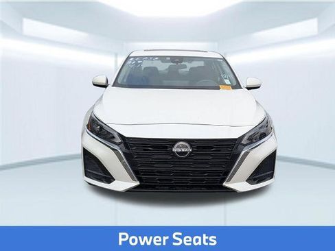Certified 2023 Nissan Altima 2.5 SV w/ SV Premium Package FWD image 6